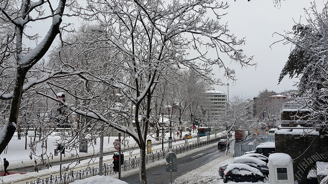 zel ekim kar ve k fotoraflarmz: stanbul`un Fatih, Zeyrek, Perembe Pazar, Eminn, Karaky, Cihangir, Fndkl ve Kabata Semtlerinden.
